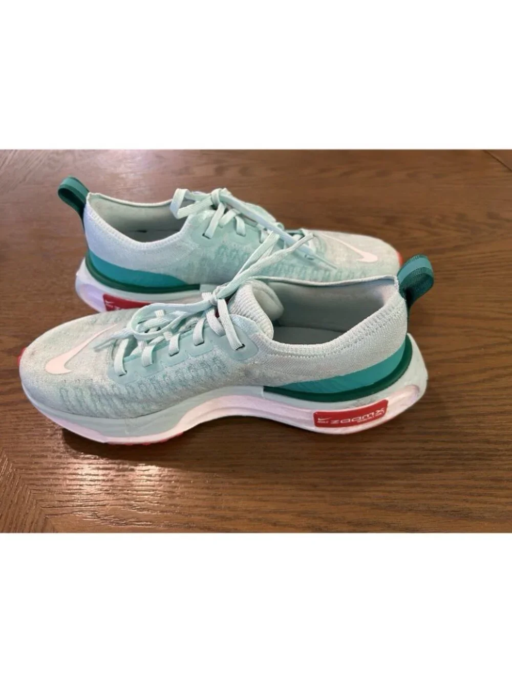 Nike ZoomX Invincible Run 3 Flyknit Women’s Size 9 Green Running Shoes Sneakers